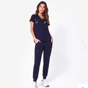 COPY - COPY - Gently used Figs jogger scrub set ECU